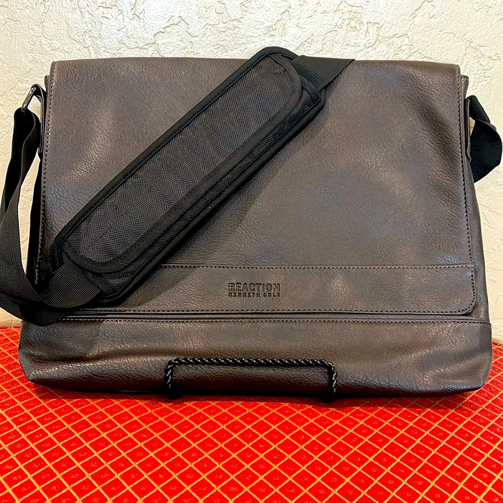 Kenneth Cole Reaction Unisex Brown Faux Leather Flapover Messenger Bag Briefcase